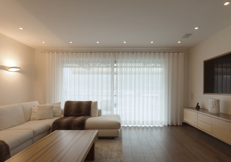 Curtains With/Without Curtain Tracks